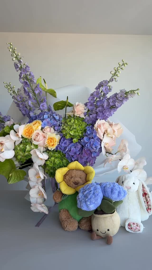 A bouquet made with extra love 💐✨ send this to someone special!

@arrangedbyalia 

#jellycat #mothersday #happymothersday #jellycatcollection